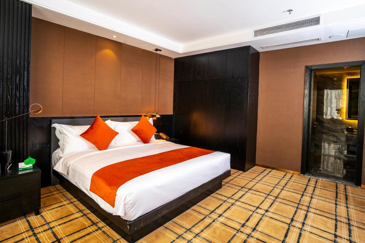 Ocean Hotel Phnom Penh Exterior photo