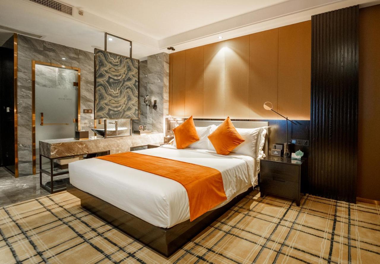 Ocean Hotel Phnom Penh Exterior photo