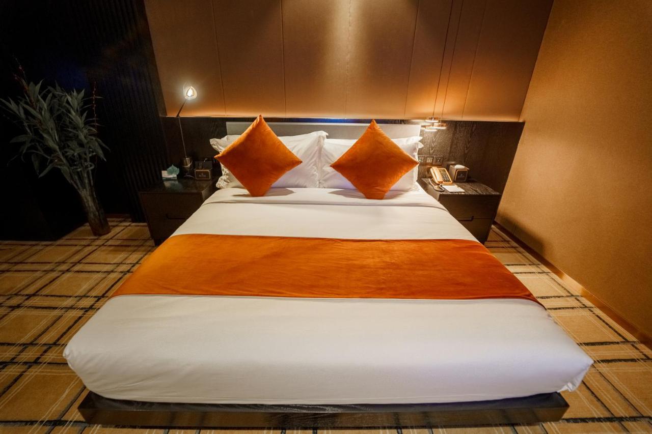 Ocean Hotel Phnom Penh Exterior photo