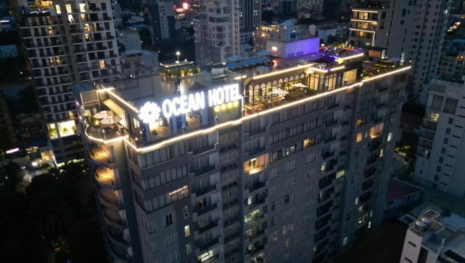 Ocean Hotel Phnom Penh Exterior photo